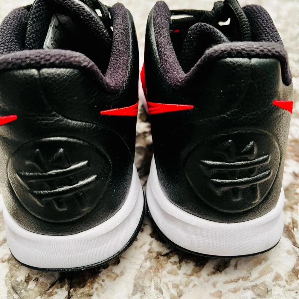 Nike Kids Kyrie Flytrap Causal Basketball Shoes. Big kid size 6.5Y. - Picture 4 of 12
